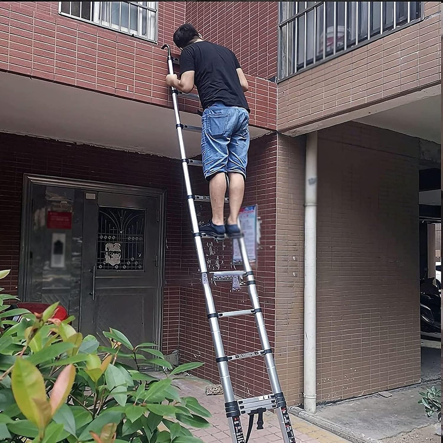 Escalera telescópica plegable de aluminio portátil